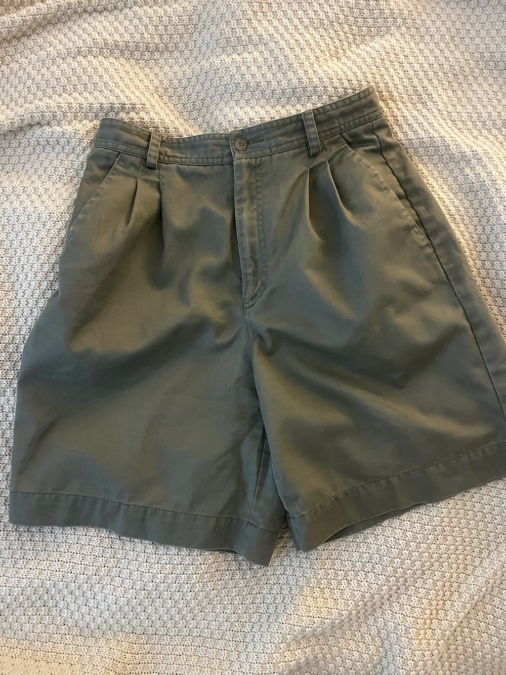 Liz Claiborne Olive Green Pleated Cotton shorts